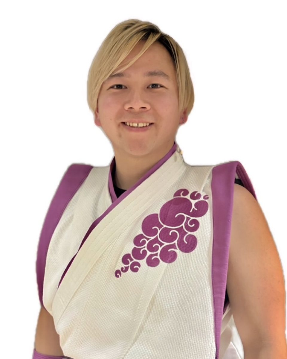 舞台衣装姿の池田 侑末